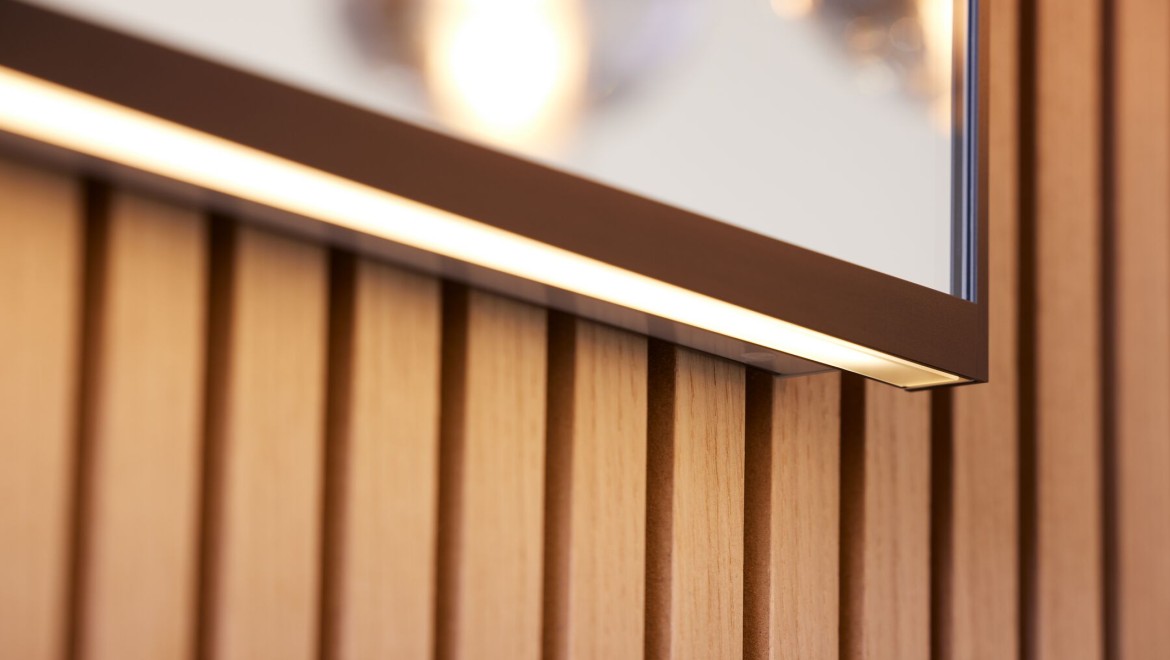 Geberit Option Plus Square 135 cm in black matt with indirect light strip (© Geberit)