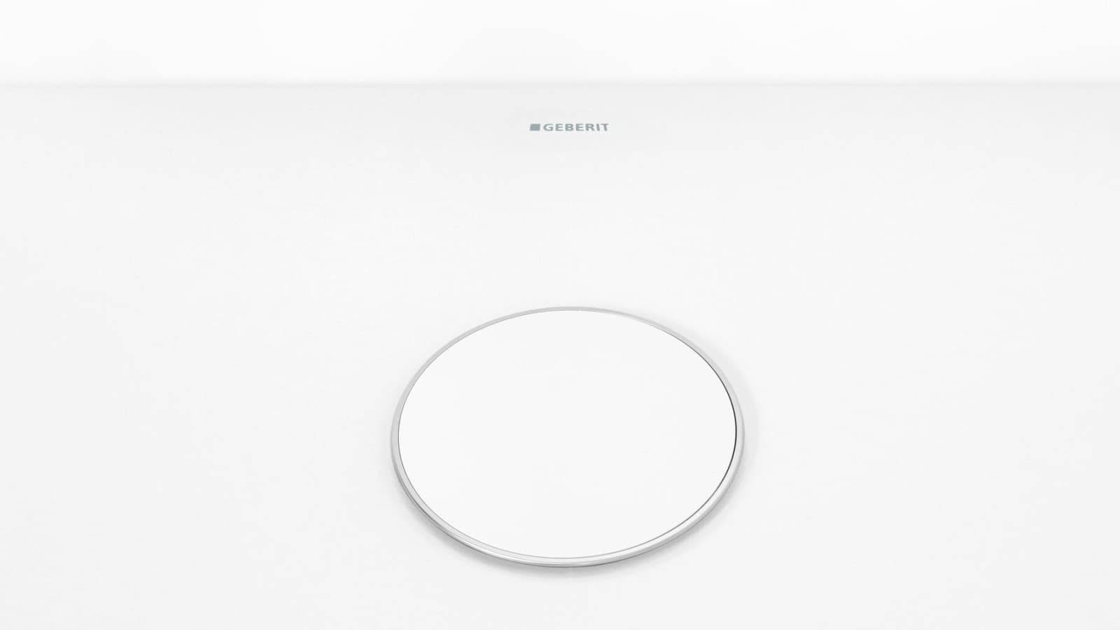 Drain cover in white with discreet chrome rim Drain cover in white with discreet chrome rim