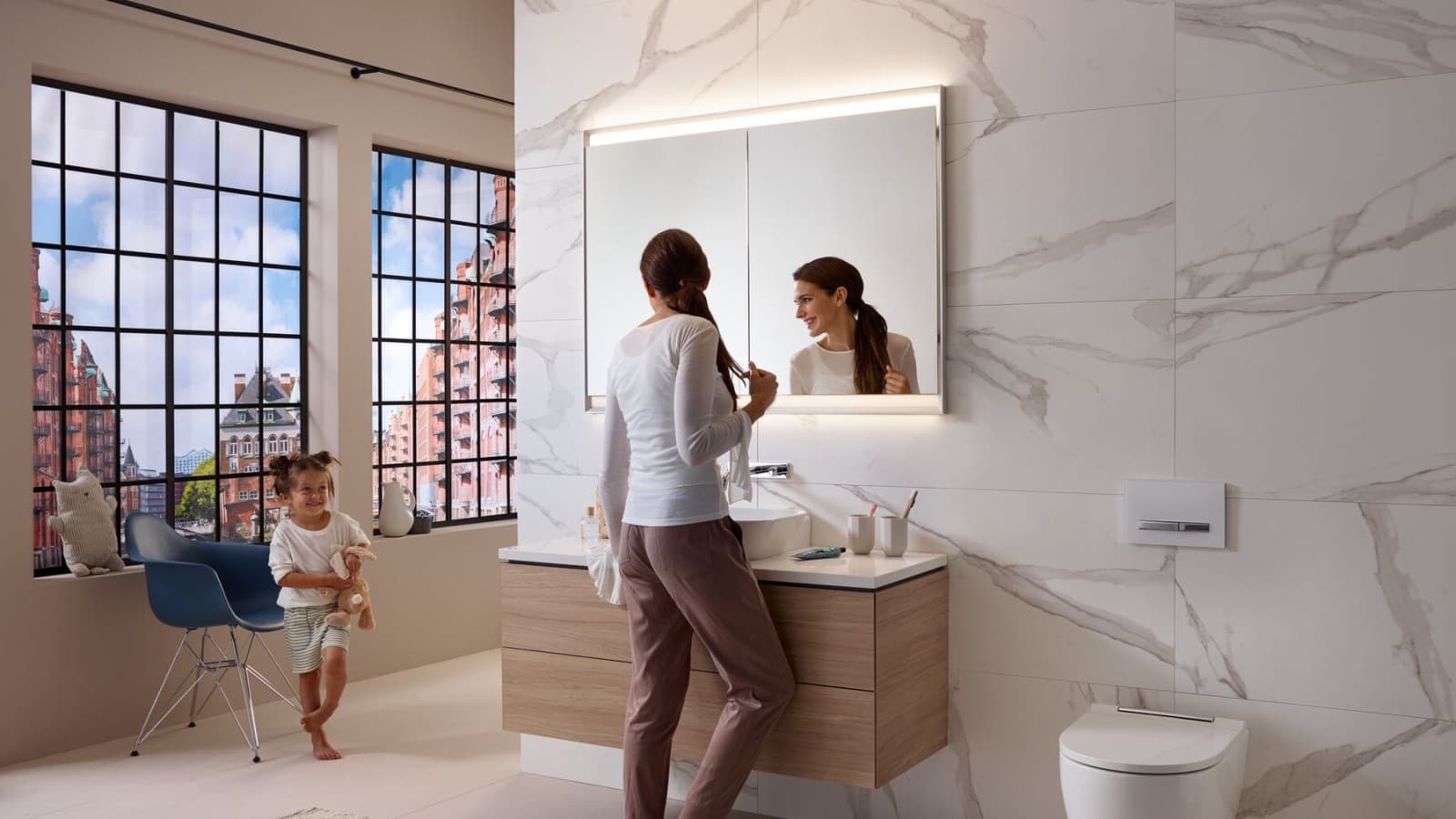 Mother and child in a bathroom featuring Geberit ComfortLight Mother and child in a bathroom featuring Geberit ComfortLight