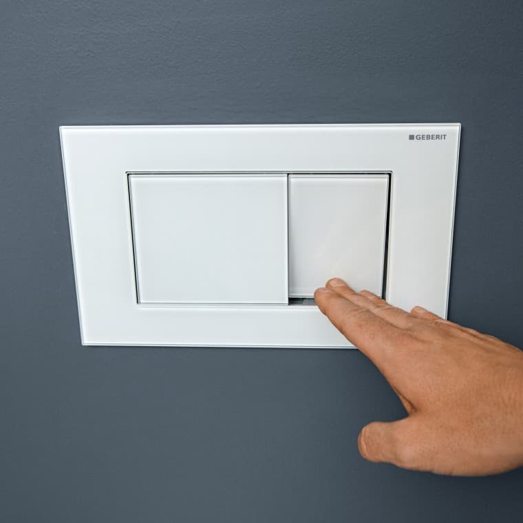 Sigma40 actuator plate with rectangular buttons in matt white Sigma40 actuator plate with rectangular buttons in matt white