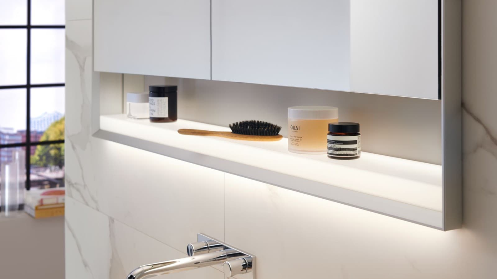 Geberit ONE mirror cabinet with the Geberit ComfortLight lighting concept Geberit ONE mirror cabinet with the Geberit ComfortLight lighting concept
