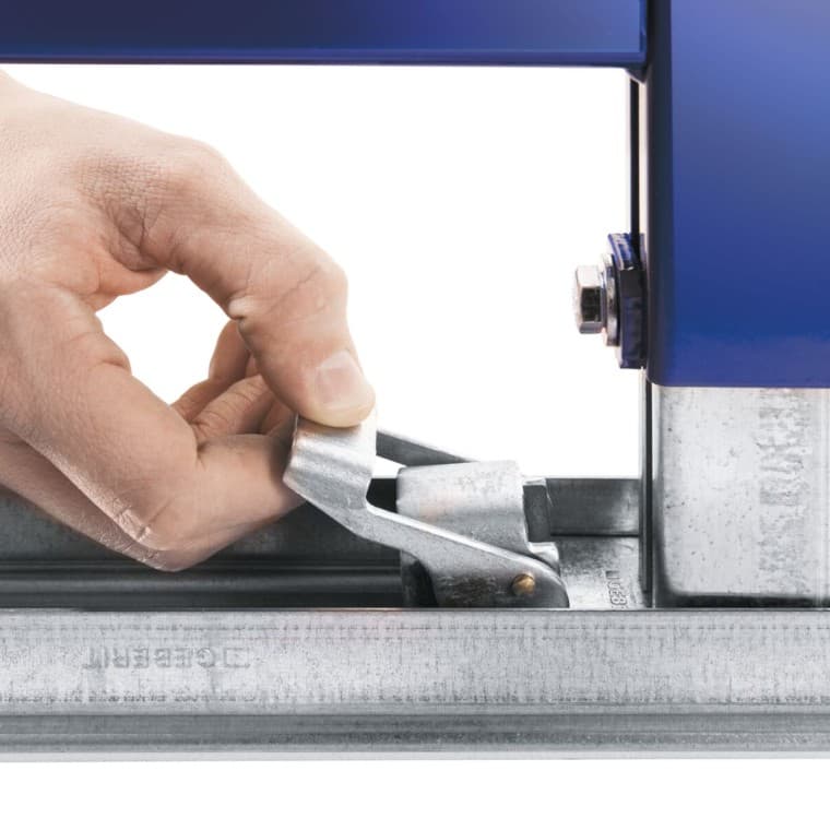 Simple installation of a Duofix element. Simple installation of a Duofix element.