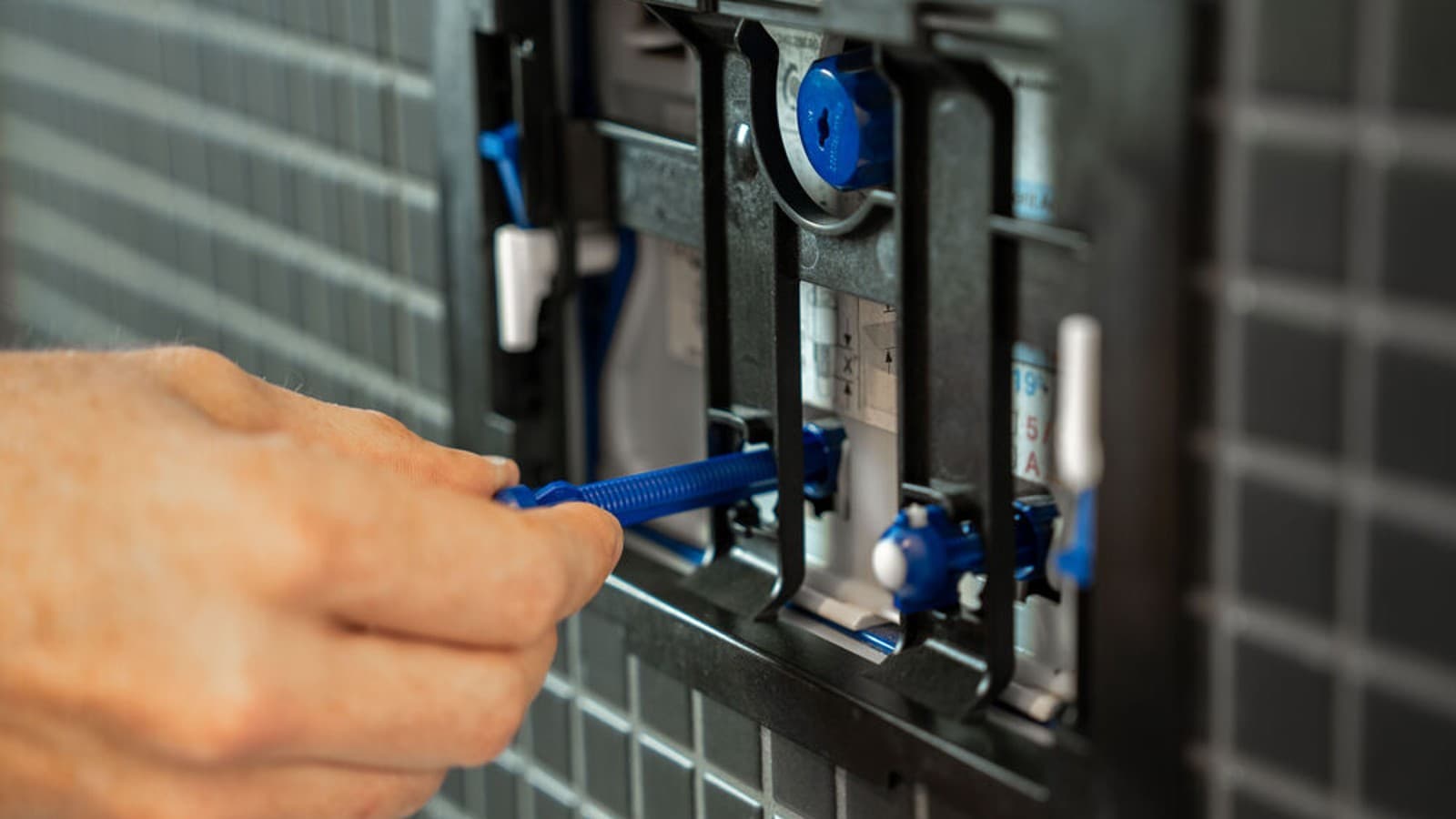 Inserting the rods with the correct length Inserting the rods with the correct length