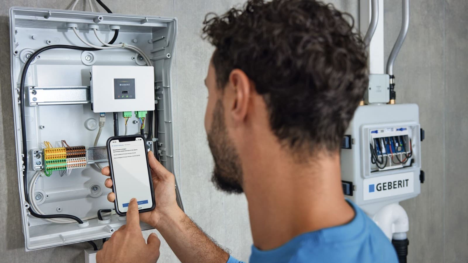 Operation of the end devices via the Geberit Gateway using the Geberit Control app Operation of the end devices via the Geberit Gateway using the Geberit Control app