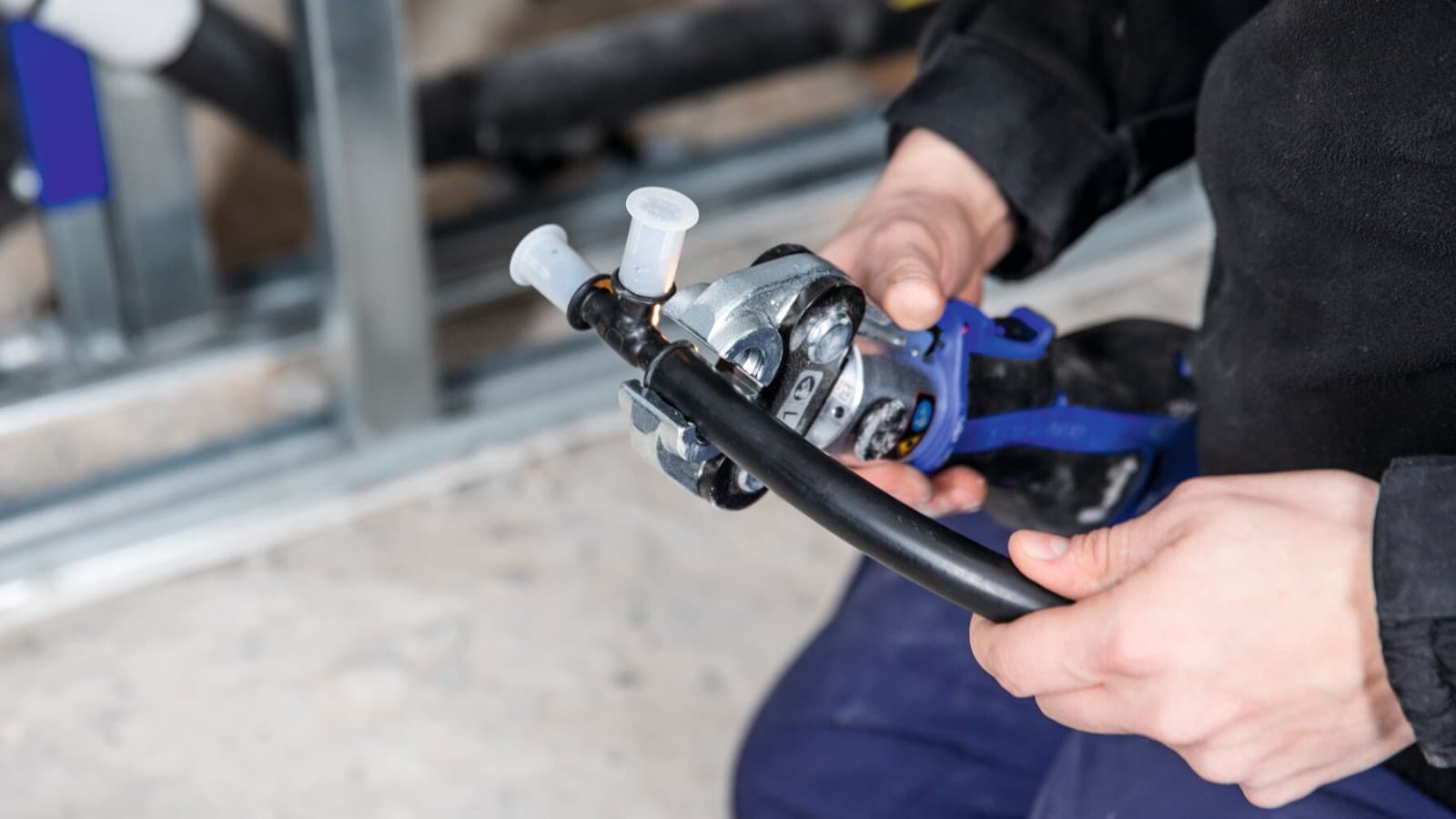 Easy pressing with Geberit Mepla Easy pressing with Geberit Mepla